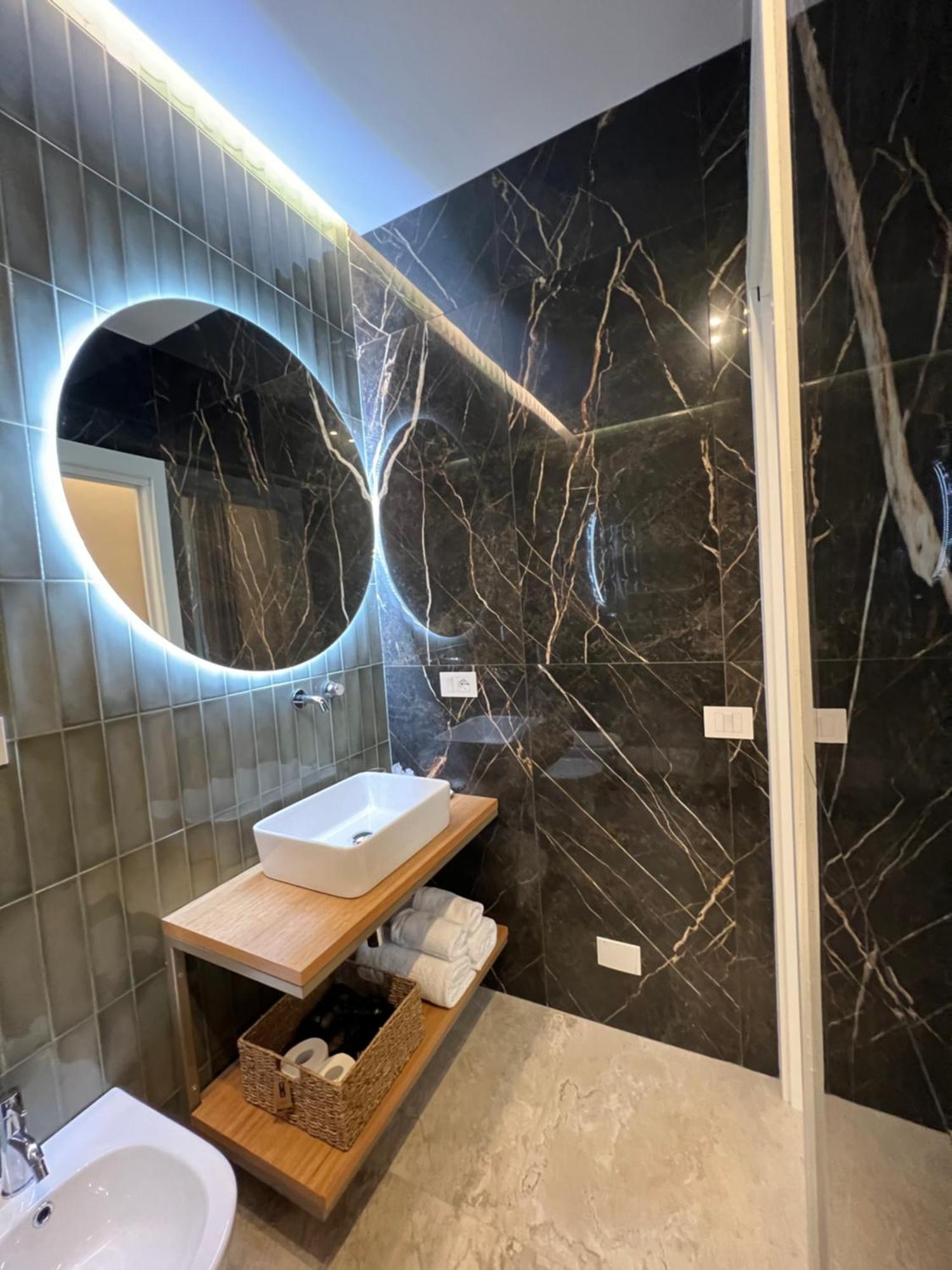 Elegant Rooms ลาสเปเซีย ภายนอก รูปภาพ