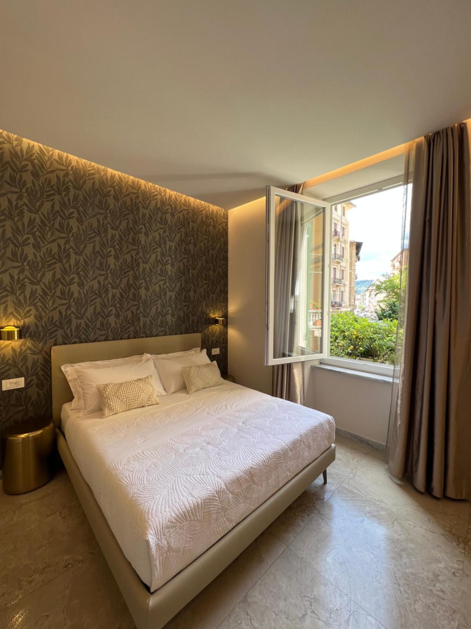 Elegant Rooms ลาสเปเซีย ภายนอก รูปภาพ