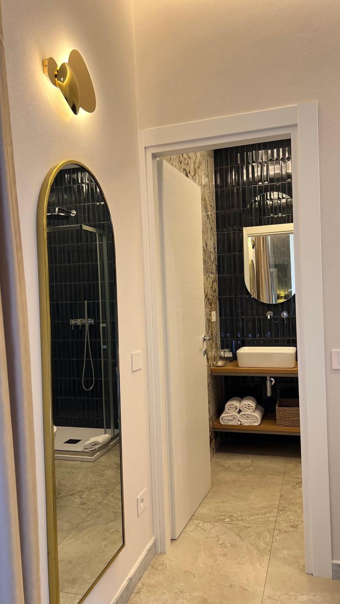 Elegant Rooms ลาสเปเซีย ภายนอก รูปภาพ